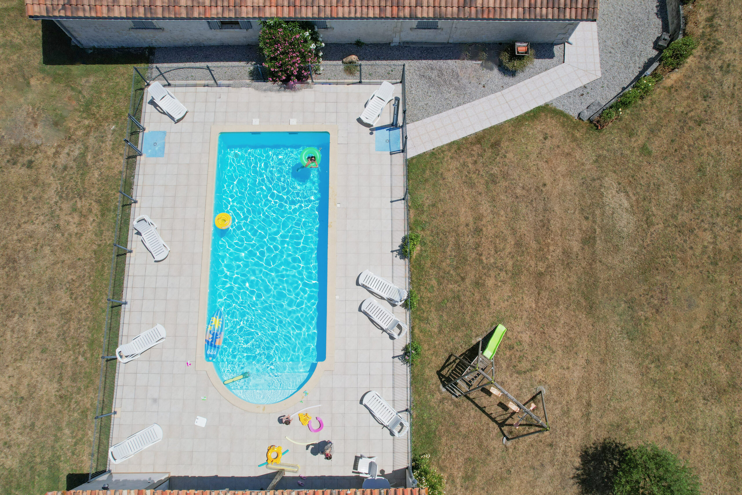 Villa et grand jardin pour un week-end entre amis à environ 1h de Rennes