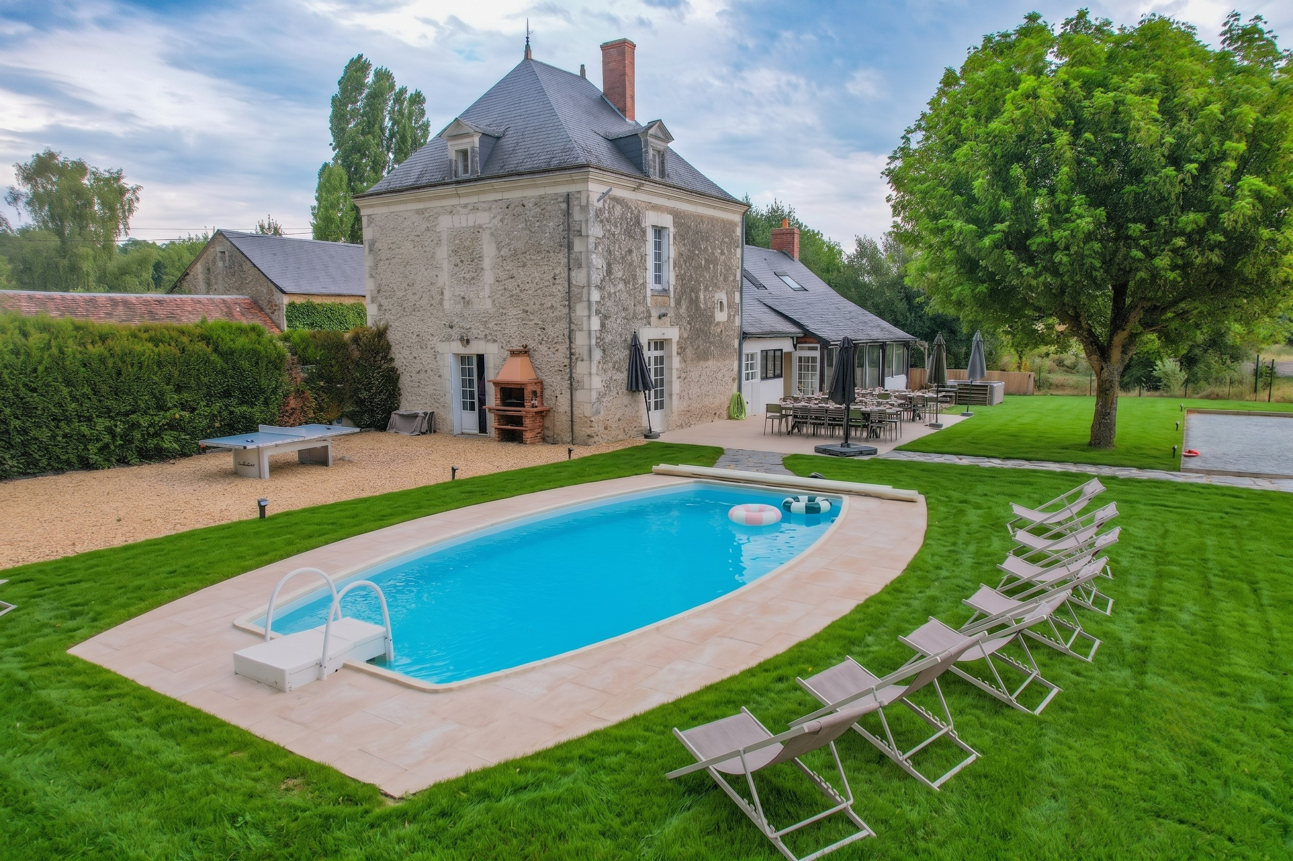 Villa La Messagerie à Noyant-Villages, location avec piscine chauffée près d'Angers