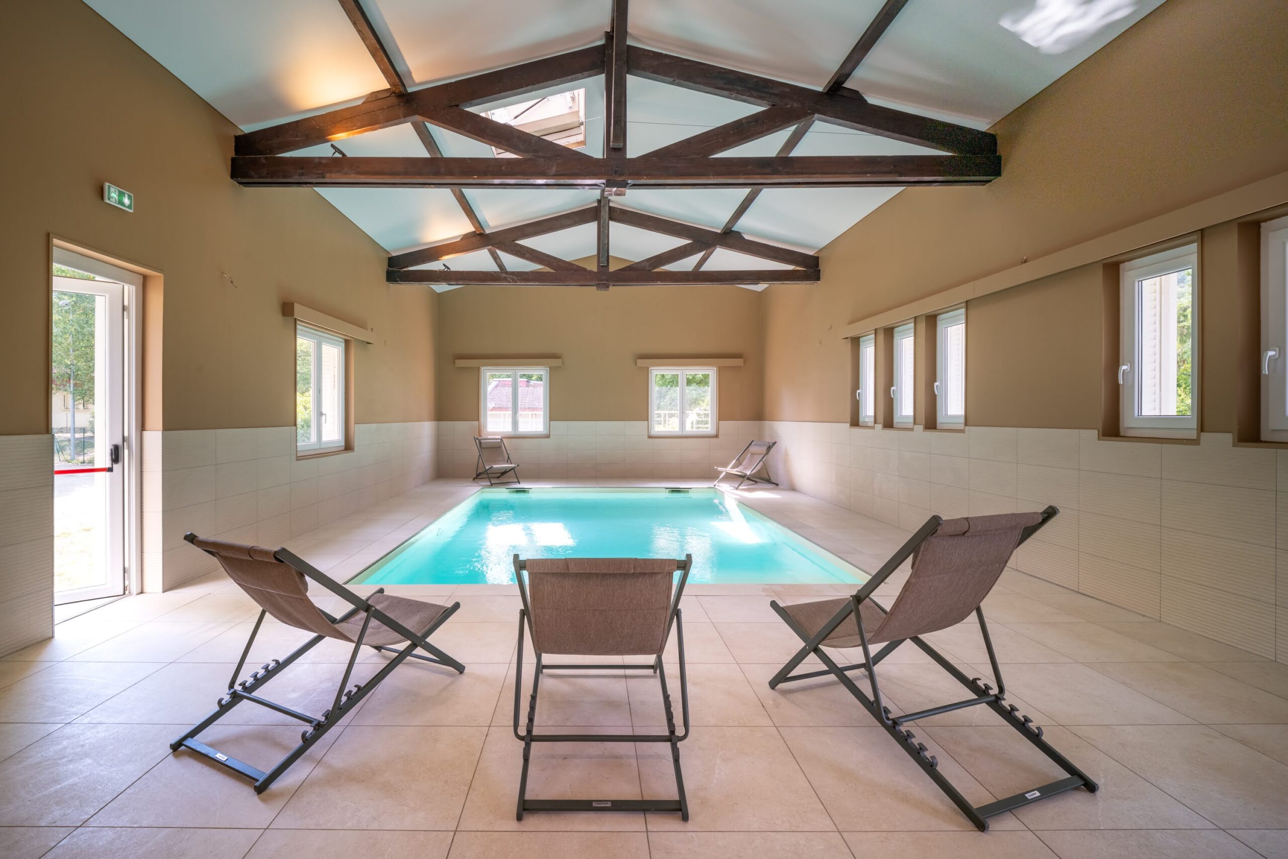 Piscine intérieure de la villa Poncin (01)